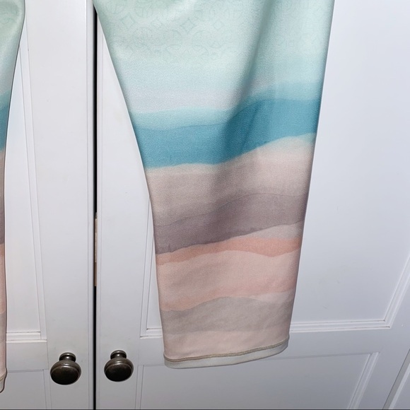 Calia By Carrie Underwood | Landscape Mint Green Workout Capris Medium - Picture 7 of 8